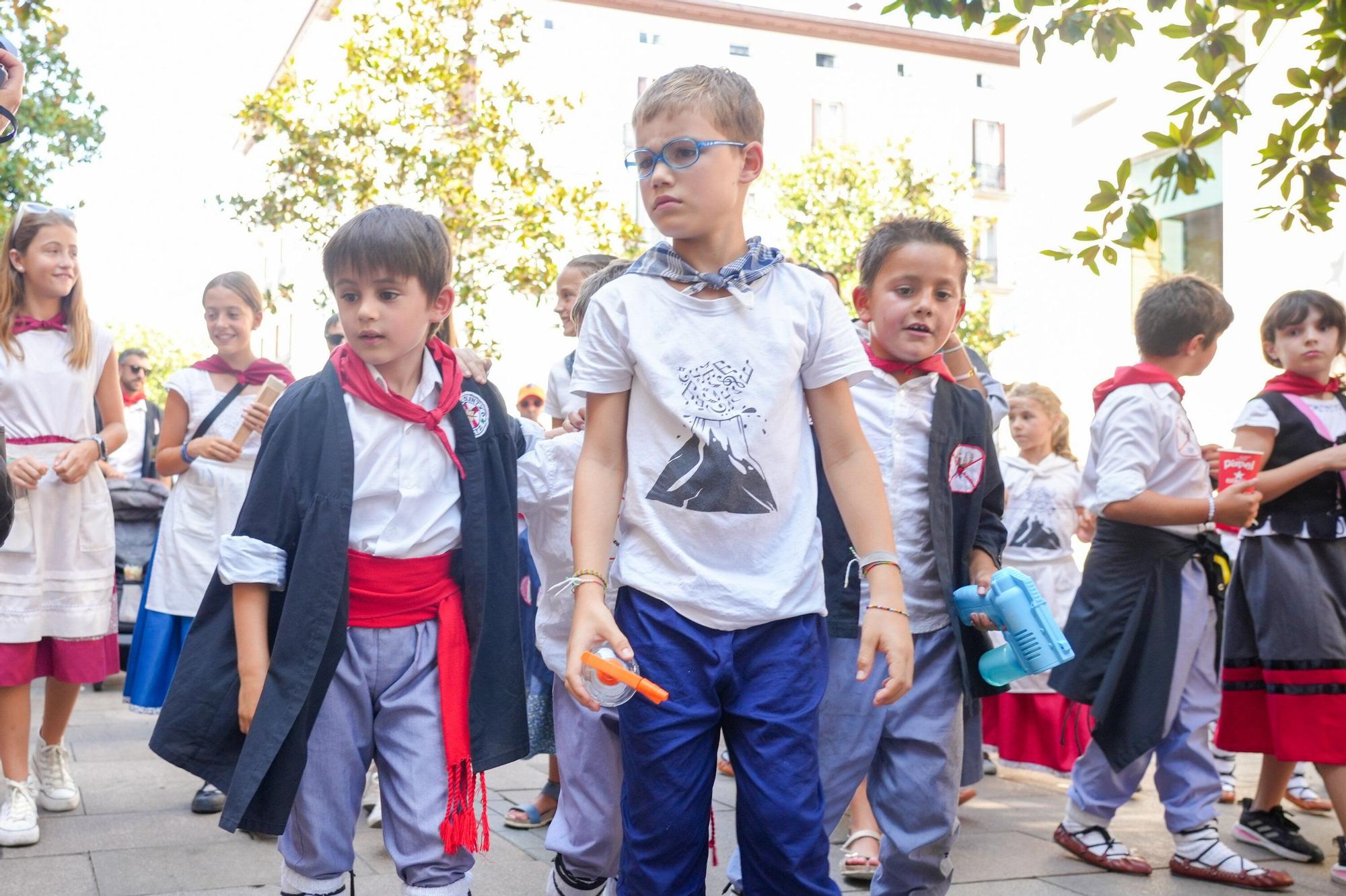 En imágenes: Celedón Txiki y Edurne lideran el paseíllo a pesar del calor