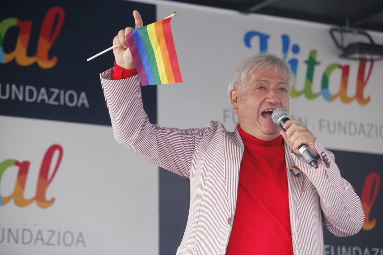 En imágenes: éxito absoluto en la fiesta contra de la LGTBIfobia de la zona Gorbea de Vitoria