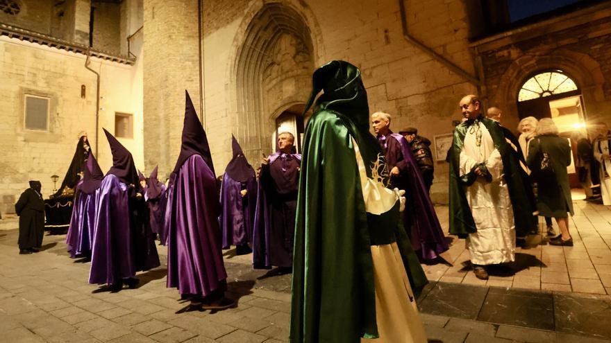 Vitoria estrena procesión y camina hacia Estíbaliz en un Sábado Santo para la historia