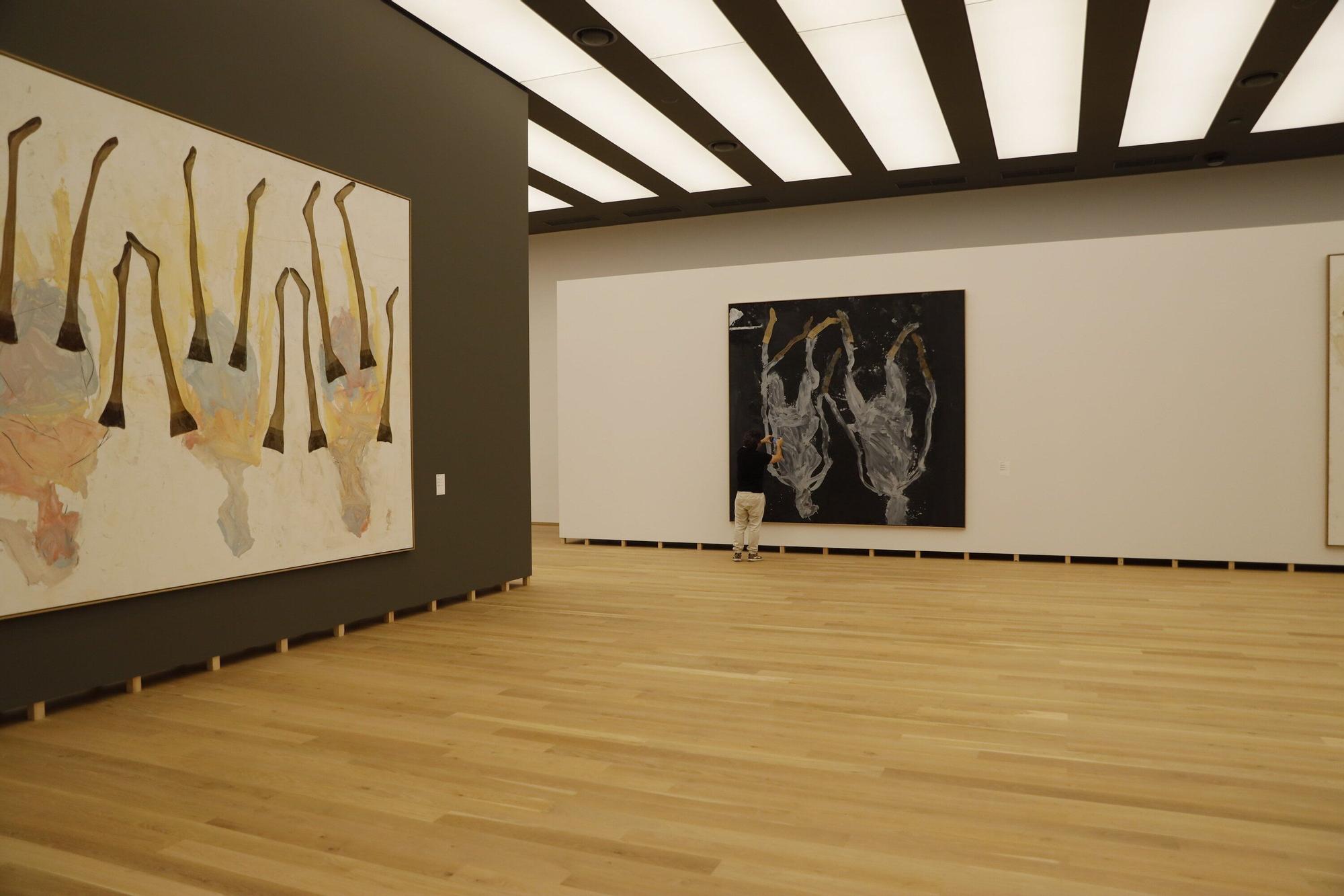 El edificio moderno del Bellas Artes reabre con Baselitz, el artista que decidió pintar el mundo al revés