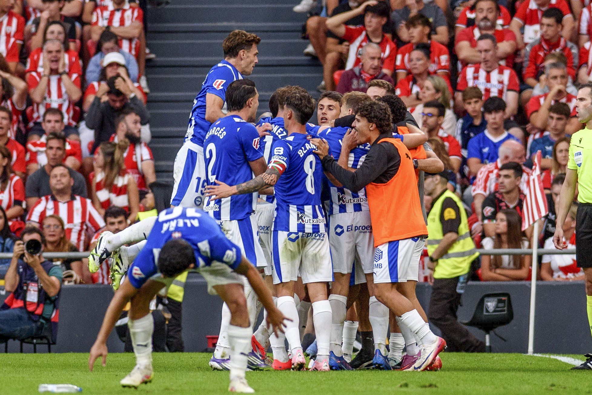En imágenes: Así está siendo el derbi entre Athletic y Alavés en San Mamés