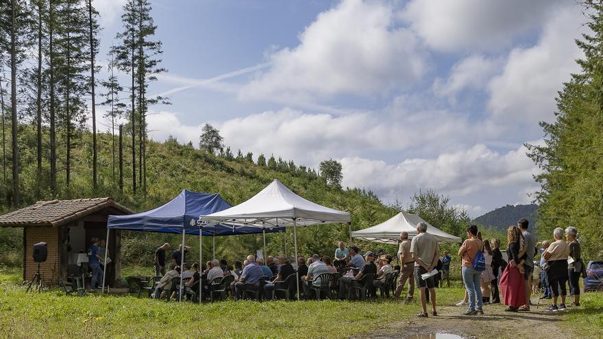 Sol y buen ambiente en la romería de Santumotz de Elgoibar