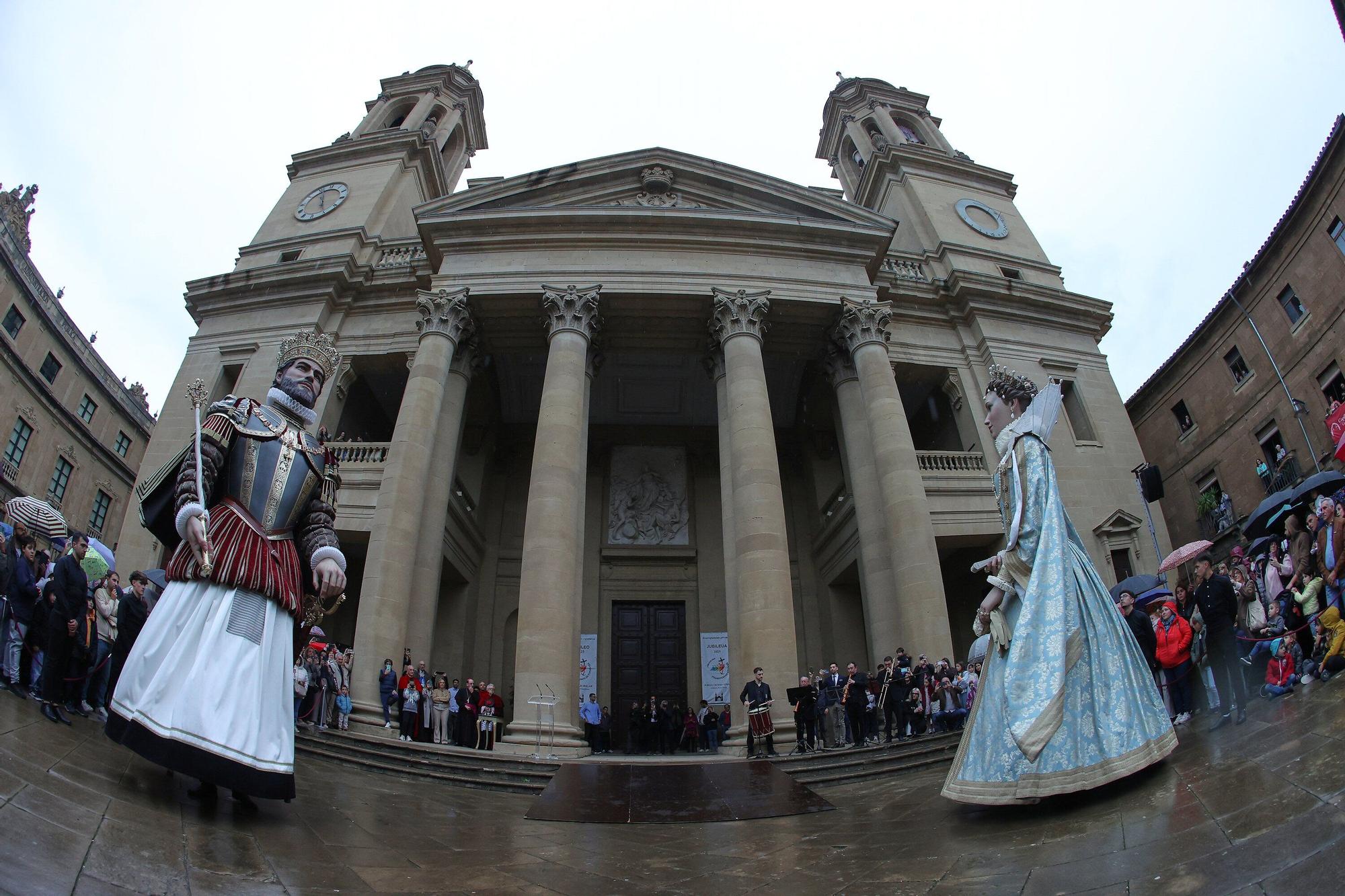 La Catedral de Pamplona presenta en público los gigantes que tuvo hace siglos