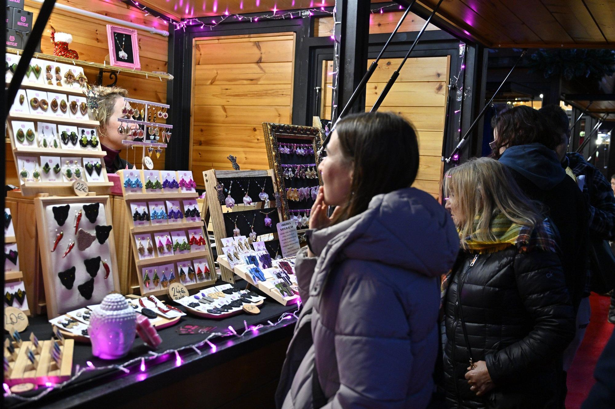 En imágenes: Luz, sonido y tradición, el mercado de Navidad de Bilbao abre sus puertas