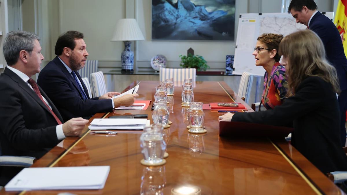 Reunión entre la Presidenta Chivite y el ministro Puente.