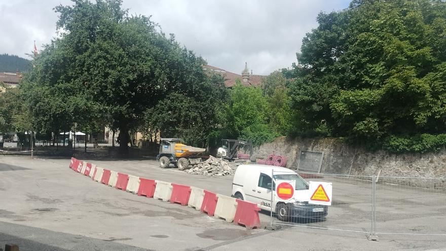 El mercadillo de ropa de Oñati se traslada a Santa Marina por las obras de la Plaza