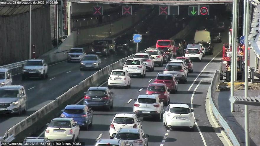 Retenciones en La Avanzada dirección Getxo por un accidente de tráfico