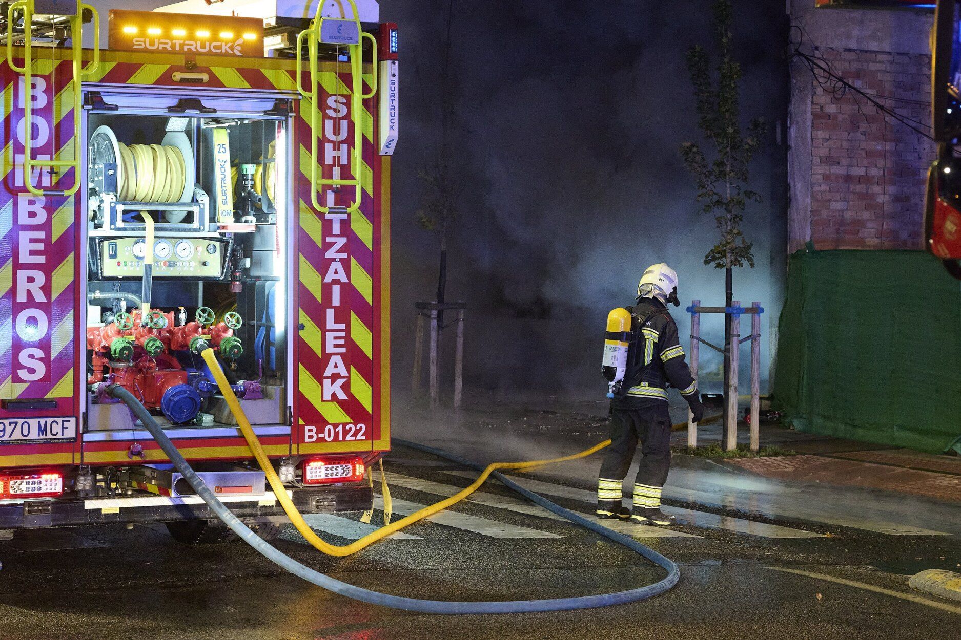 Fotos del incendio de un bazar en la Rochapea