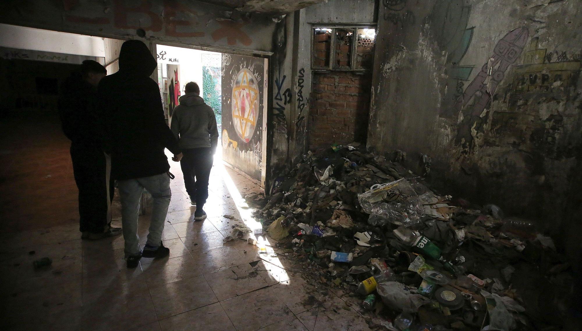Fotos del antiguo convento de las Agustinas en Aranzadi, en ruinas, donde malviven decenas de personas