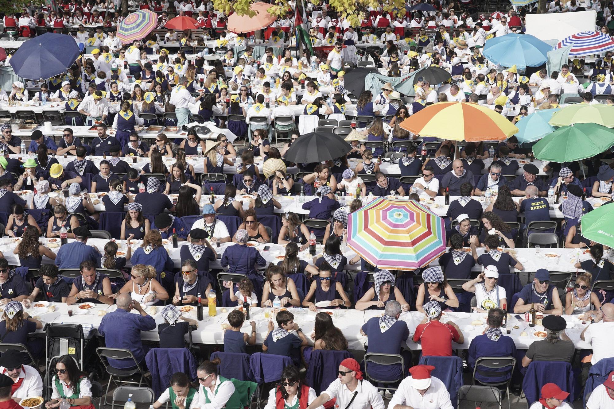 Más de 3.600 personas en la comida de cuadrillas de Basauri: “Es es indescriptible, se nos está yendo de las manos”