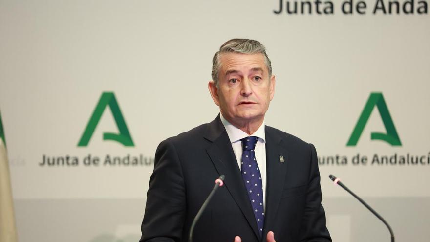 El consejero andaluz de Sanidad acusa a las mujeres afectadas por los cribados de provocar &quot;una alarma social bestial&quot;