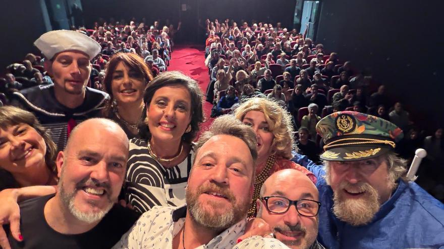 Cenizas de Oro, una comedia de enredo a bordo de un barco costero