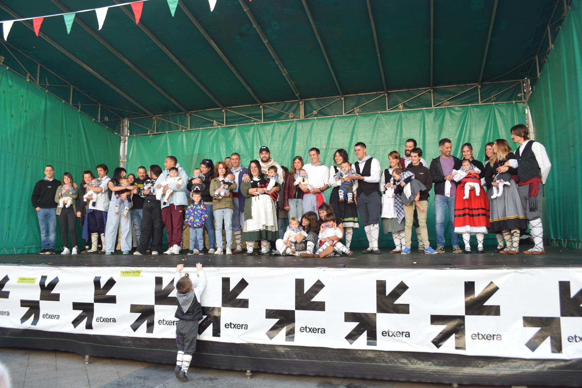 En imágenes: Reemplazo festivo asegurado en Agurain