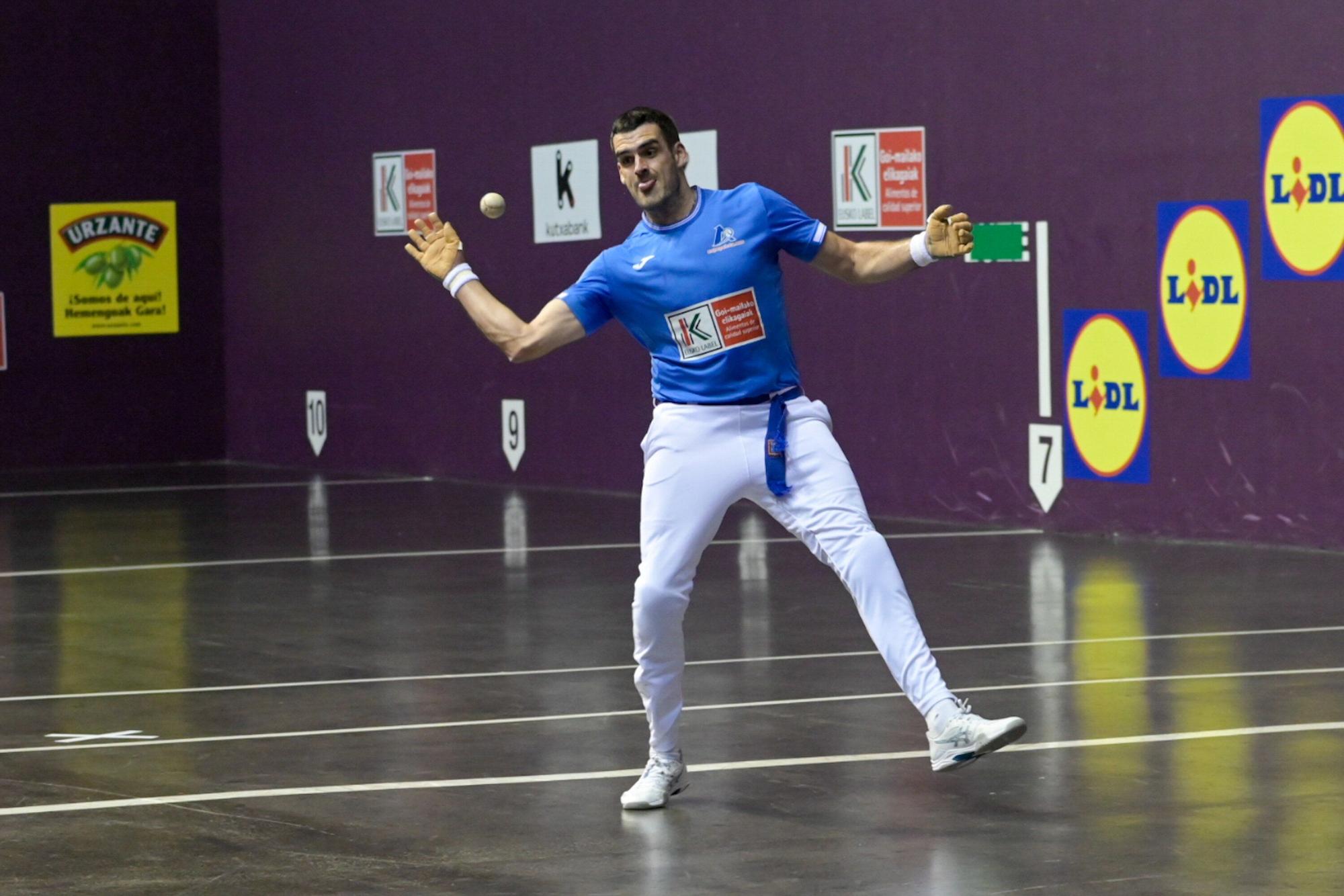 Jokin Altuna se lleva el bronce del Cuatro y Medio tras derrotar a Joseba Ezkurdia en Arrasate.