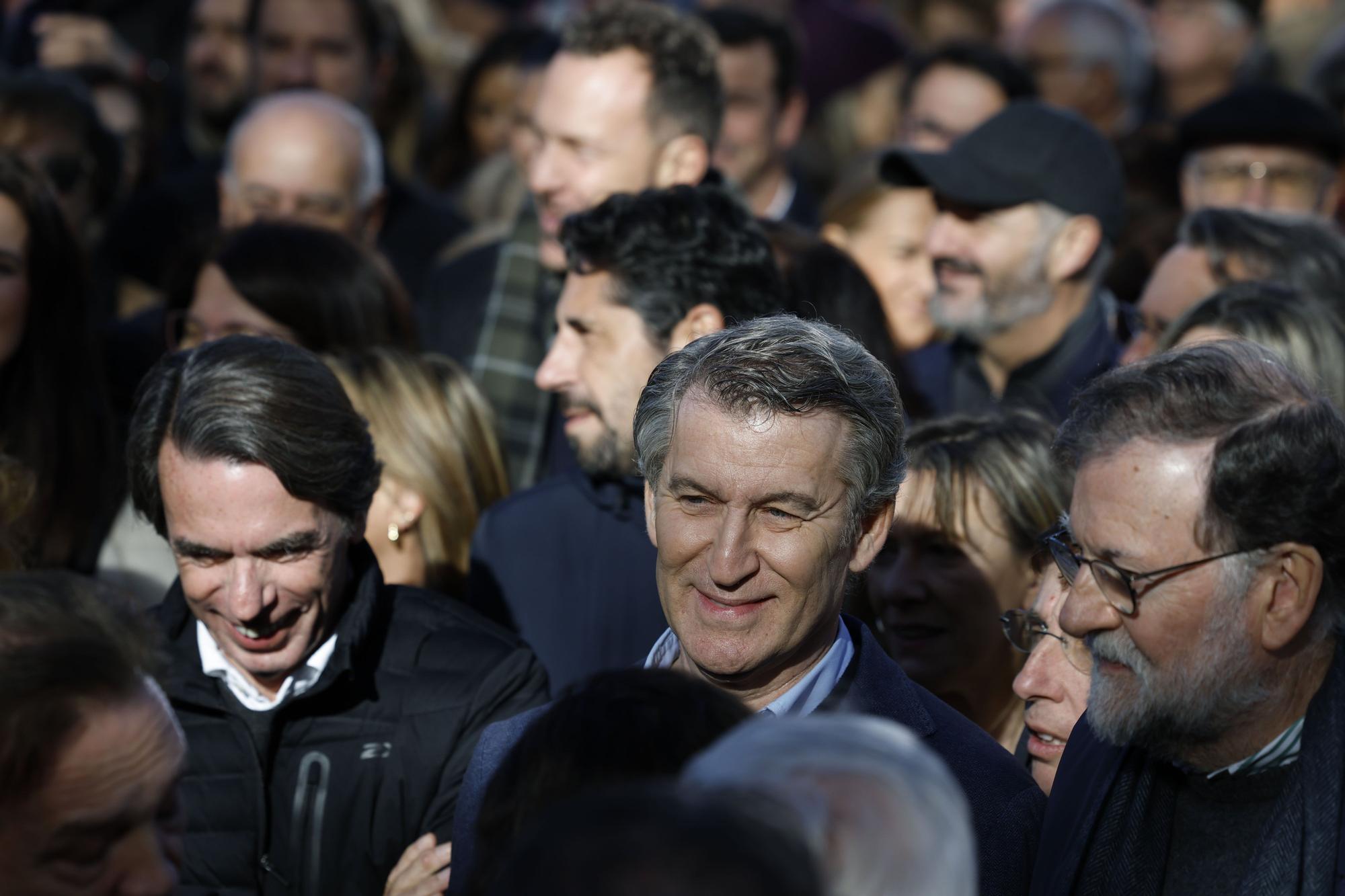 En imágenes: Miles de personas inundan con banderas de España la protesta del PP en Madrid para pedir elecciones anticipadas