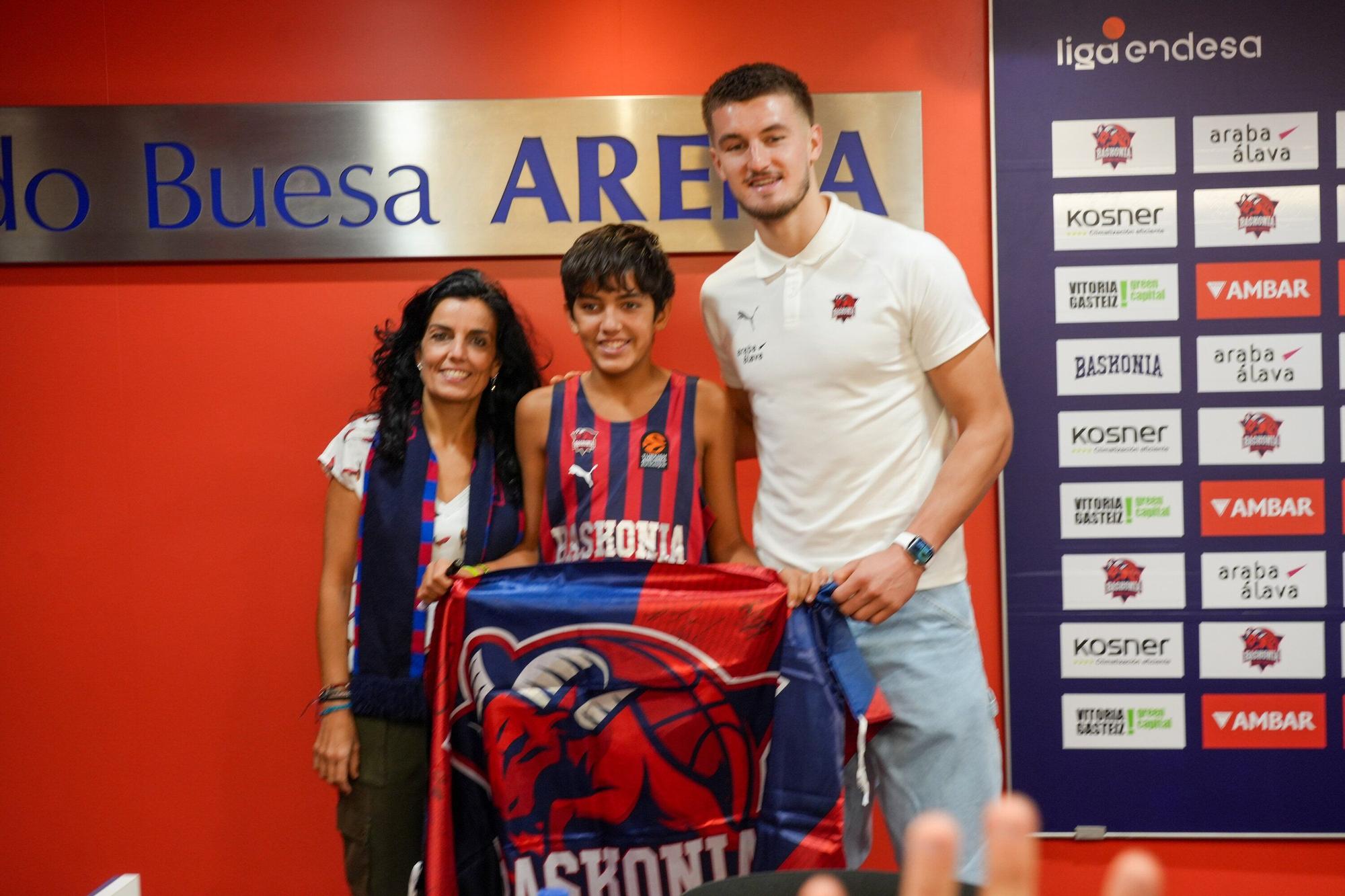 En imágenes: Presentación de Clément Frisch como jugador del Baskonia