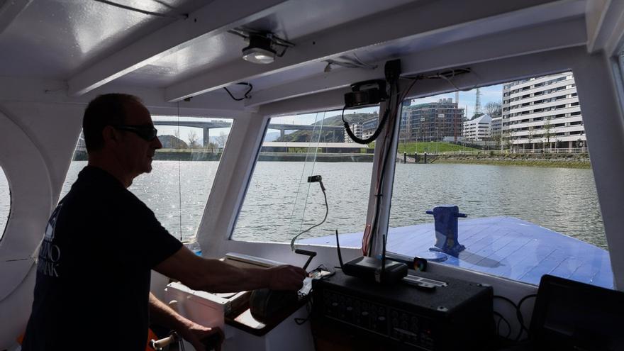 Barakaldo abre la inscripción para los recorridos guiados en barco por la ría