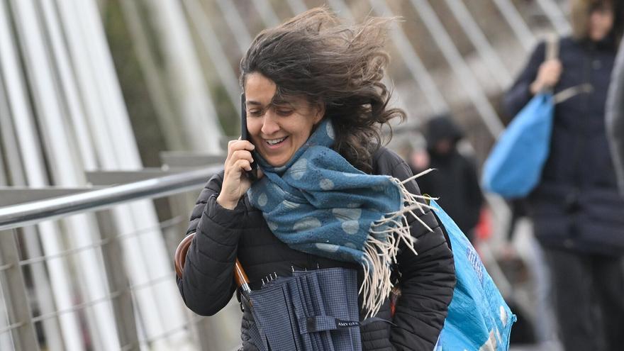 El viento supera los 136 km/h en Bizkaia y activa nuevas alertas en la costa