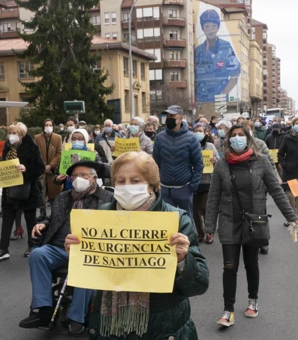Vitoria protesta por el cierre de las Urgencias de
