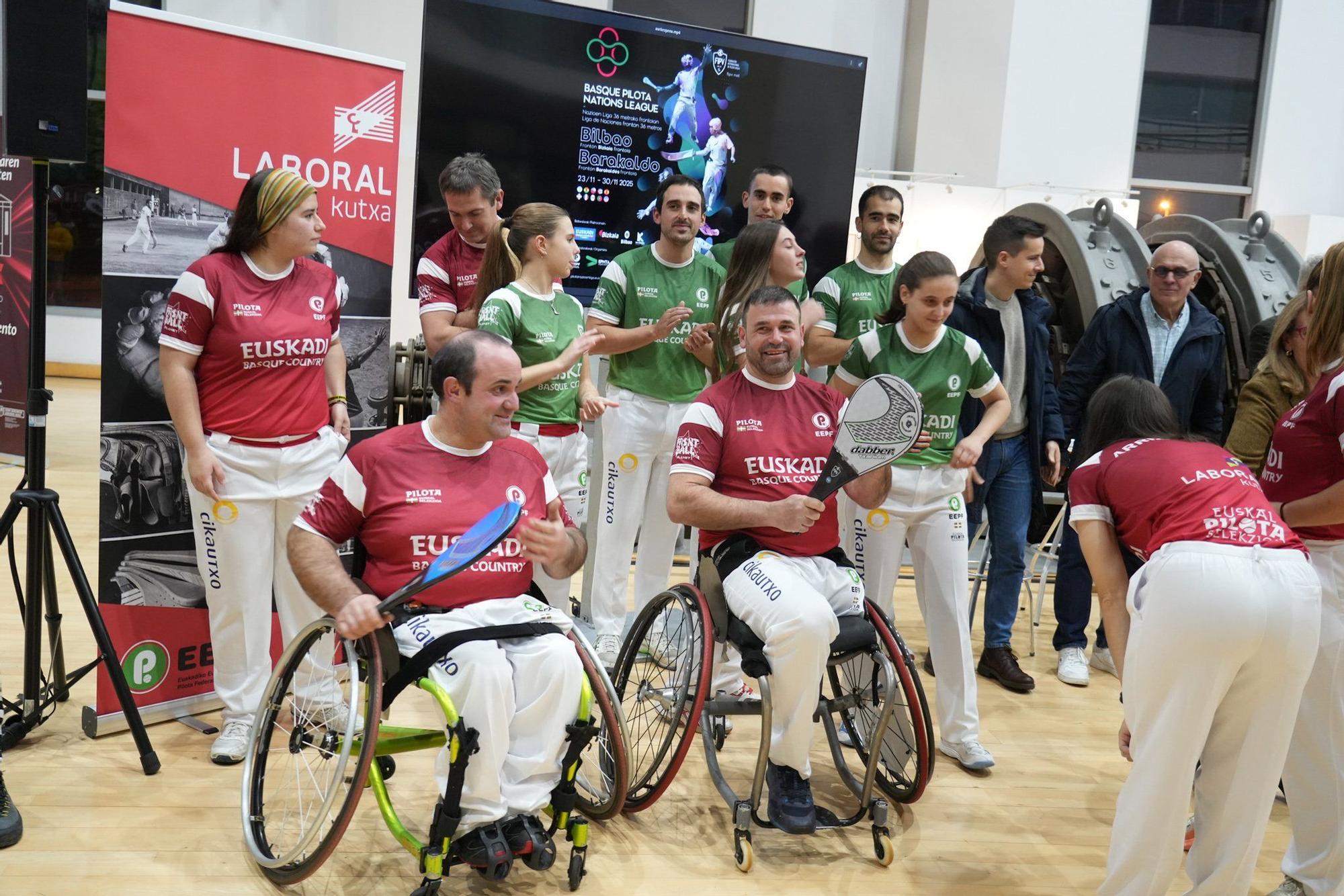 La Federación de Euskadi presenta a los pelotaris de Euskal Selekzioa que competirán en la Liga de Naciones de 36 metros en Bilbao.