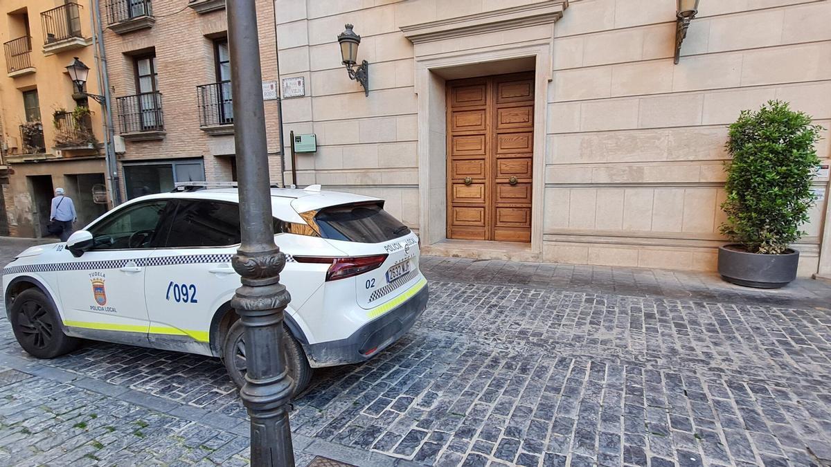 Un coche de la Policía Local de Tudela.