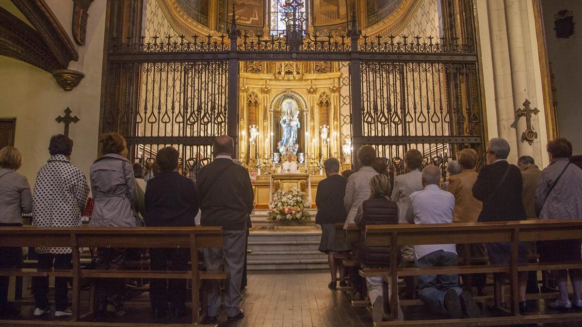 Misa en la iglesia de San Miguel
