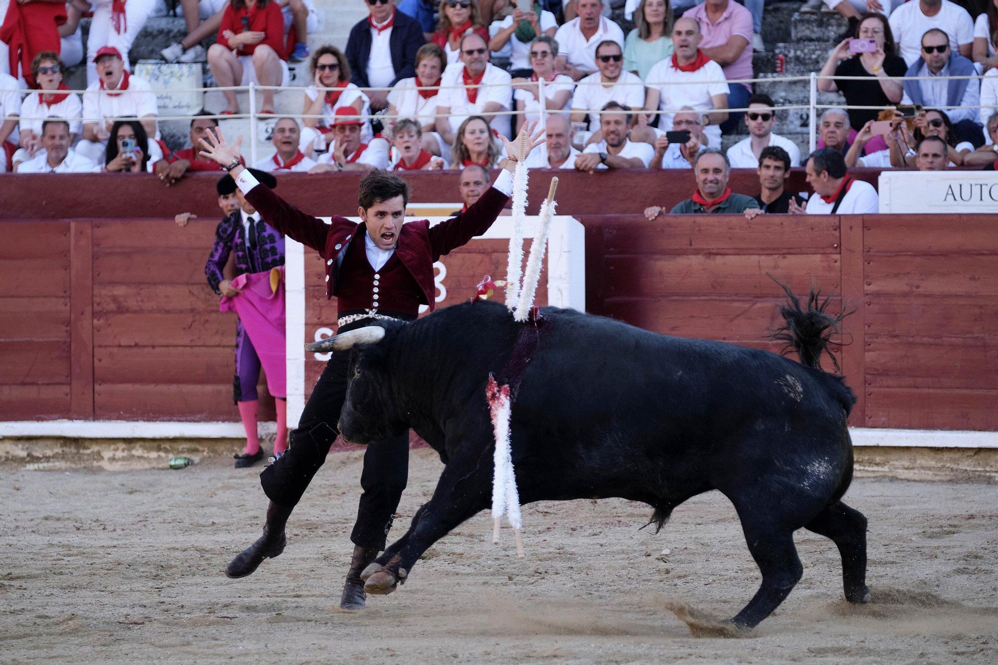 Fotos de la 'encerrona' de Guillermo Hermoso de Mendoza en la plaza de toros de Estella - Lizarra