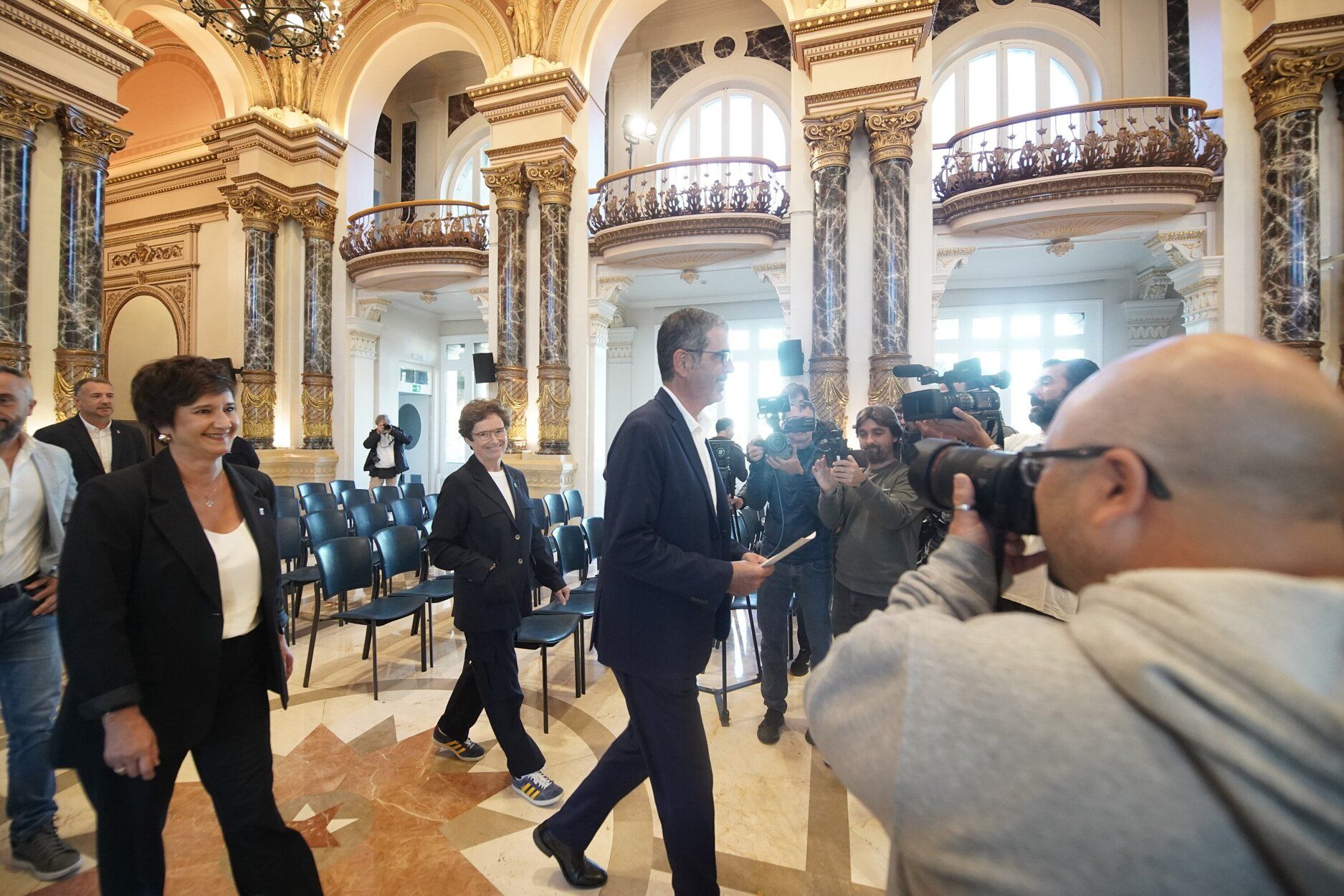 El alcalde de Donostia, Eneko Goia, llega a la comparecencia en la que ha anunciado su adiós