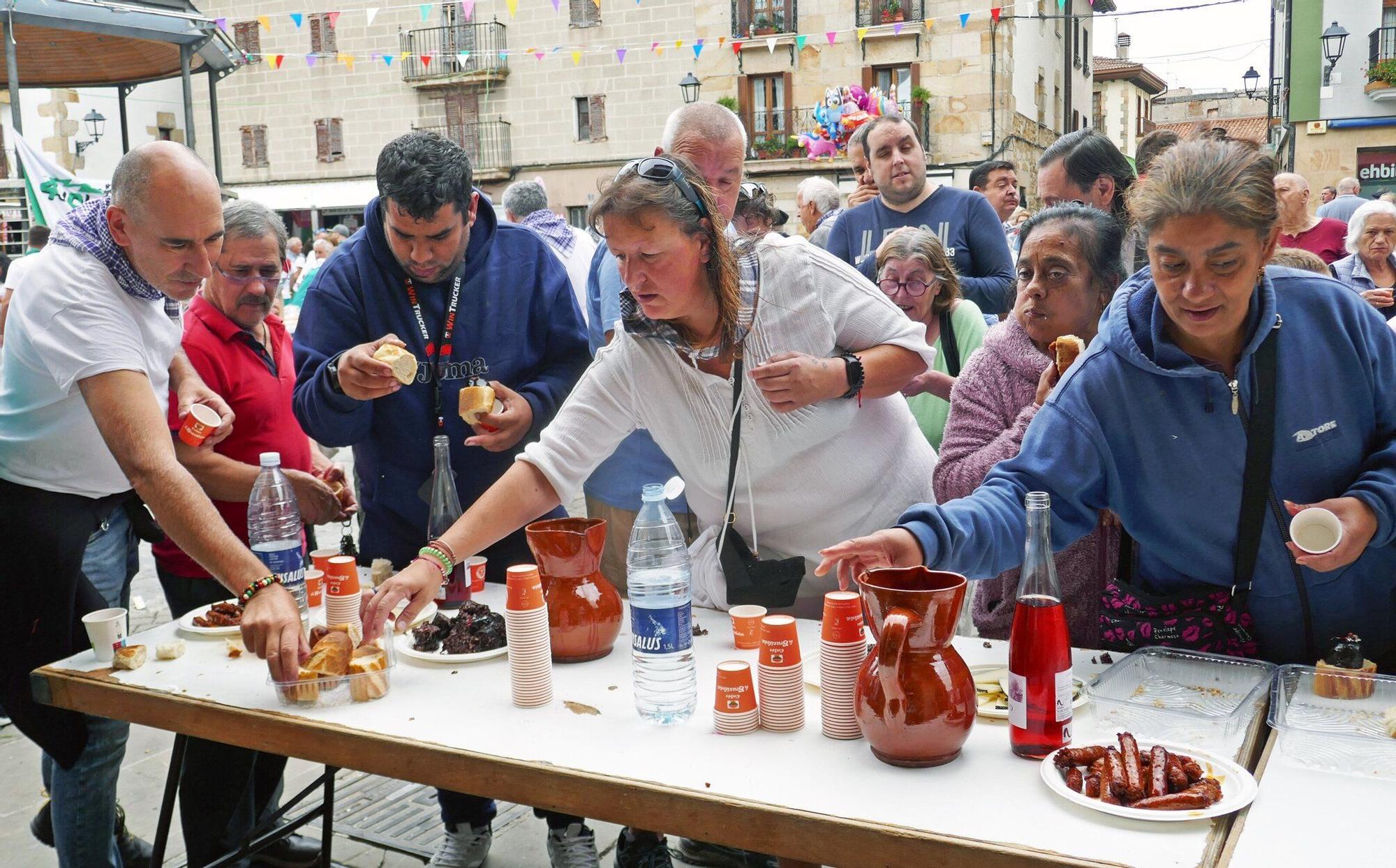 La fiesta continúa en Altsasu tras una explosión festiva intensa y una noche muy larga