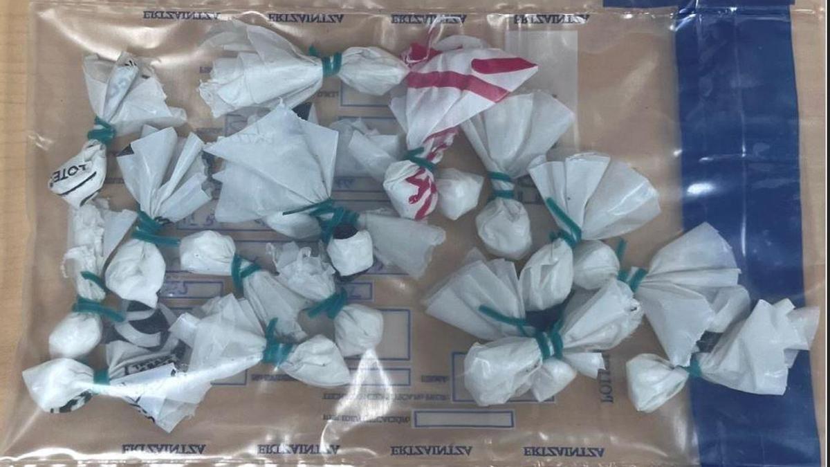 En el operativo se decomisaron 18 envoltorios de cocaína.