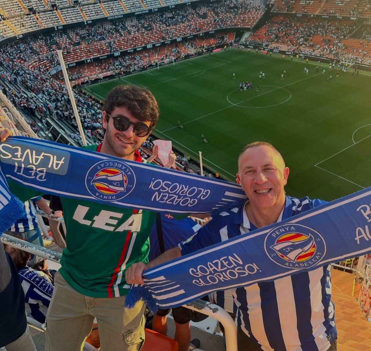 Penya Alabèscat, 10 años animando al Alavés en la distancia