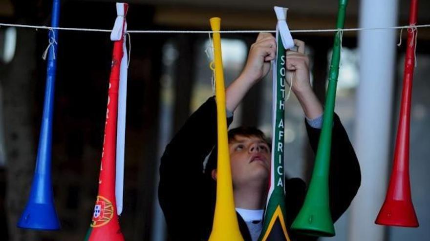 Las vuvuzelas &#039;made in China&#039; amenazan con llegar a las ligas europeas