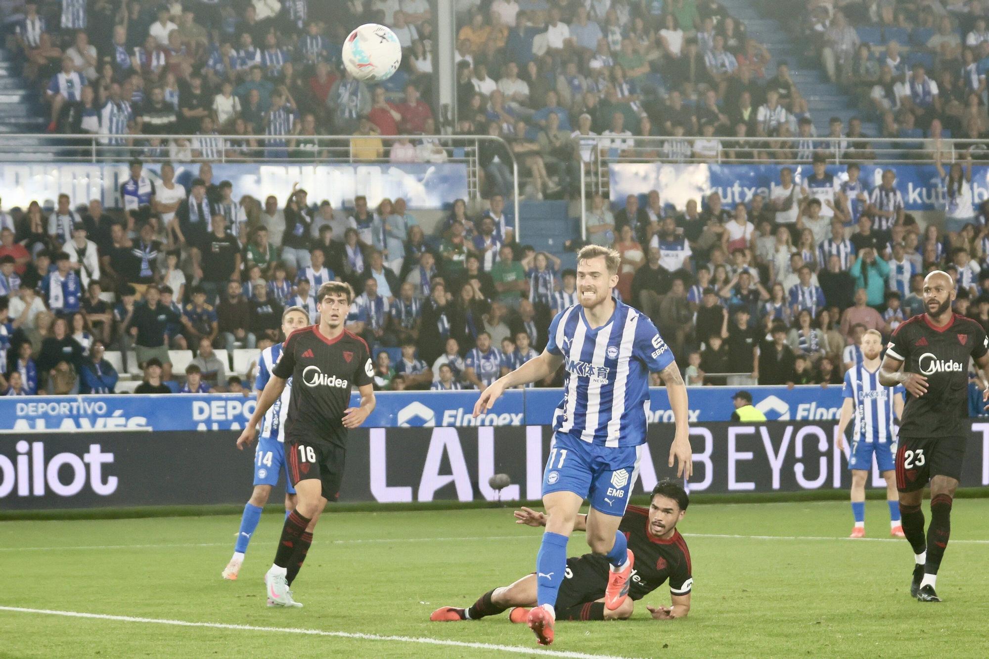 En imágenes: El Alavés cae en Mendizorroza ante el Sevilla