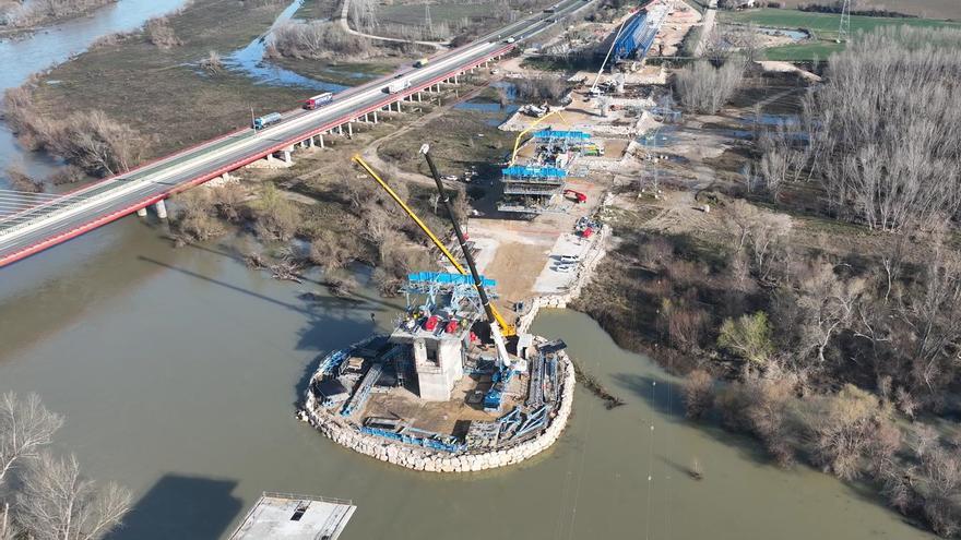 El colosal viaducto sobre el Ebro que necesita el TAV: inversión millonaria, un salto de 700 metros y una isla en medio del río