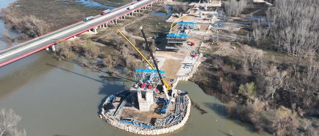 En vídeo: el viaducto del TAV sobre el Ebro, a vista de dron
