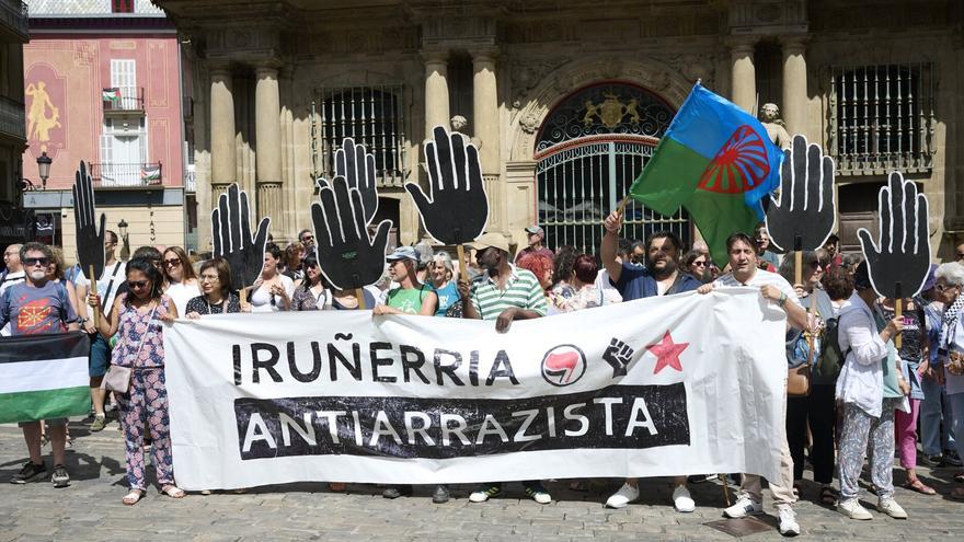 Colectivos sociales se concentran en Pamplona contra &quot;la violencia racista&quot; en Torre Pacheco
