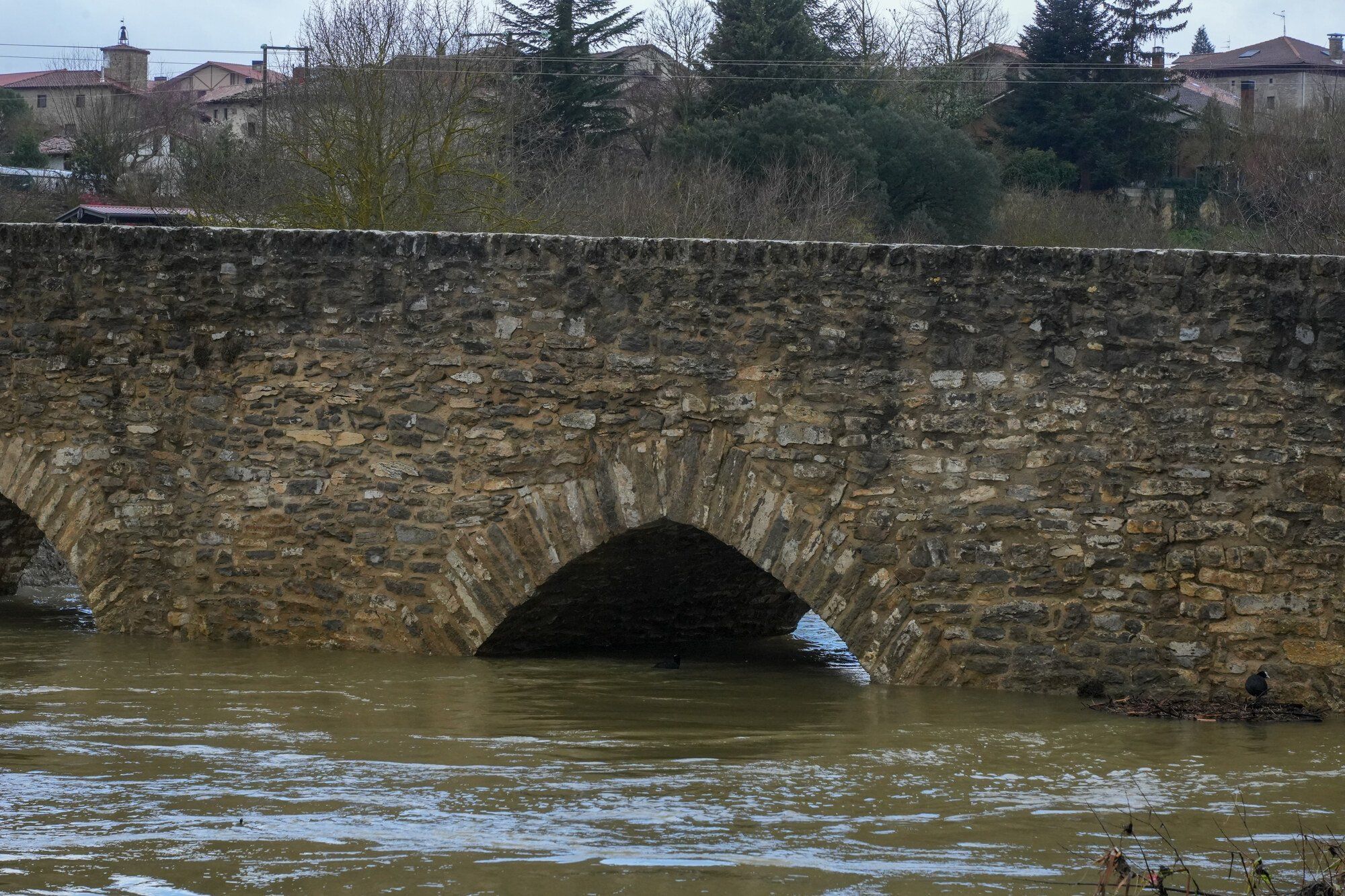 Desembalse en el pantano de Ullibarri-Gamboa