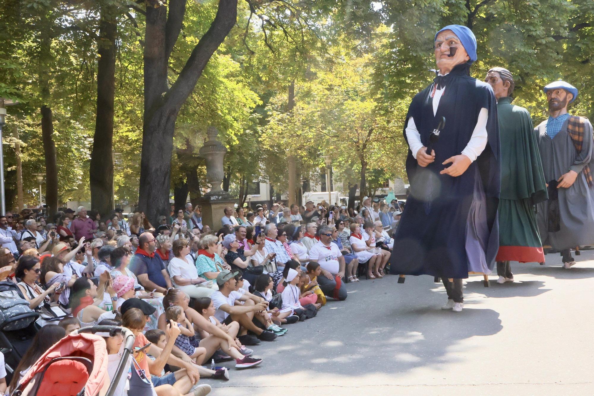 En imágenes: Los txikis se adueñan de su día en las fiestas de La Blanca