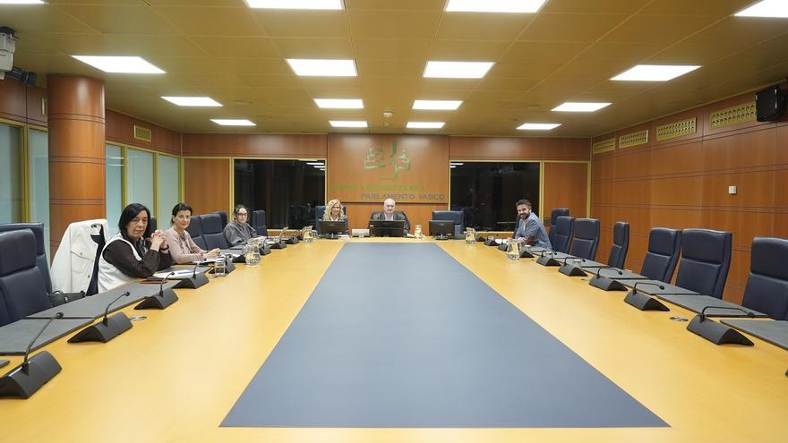 El Parlamento Vasco buscará más democracia con 30 expertos, la EHU y contactos con otros países