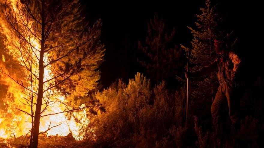 Bajan a 13 los incendios activos de nivel 2 en Castilla y León, Galicia y Asturias