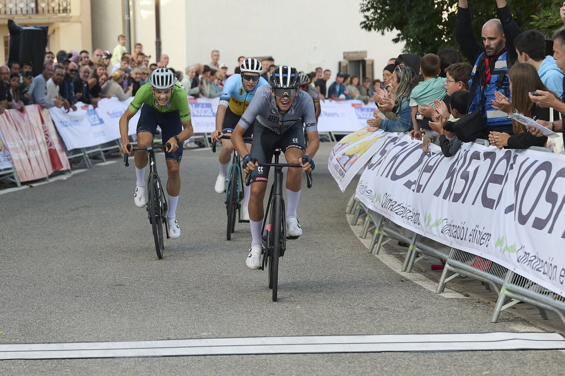 Imágenes de la tercera etapa de la Vuelta a Pamplona
