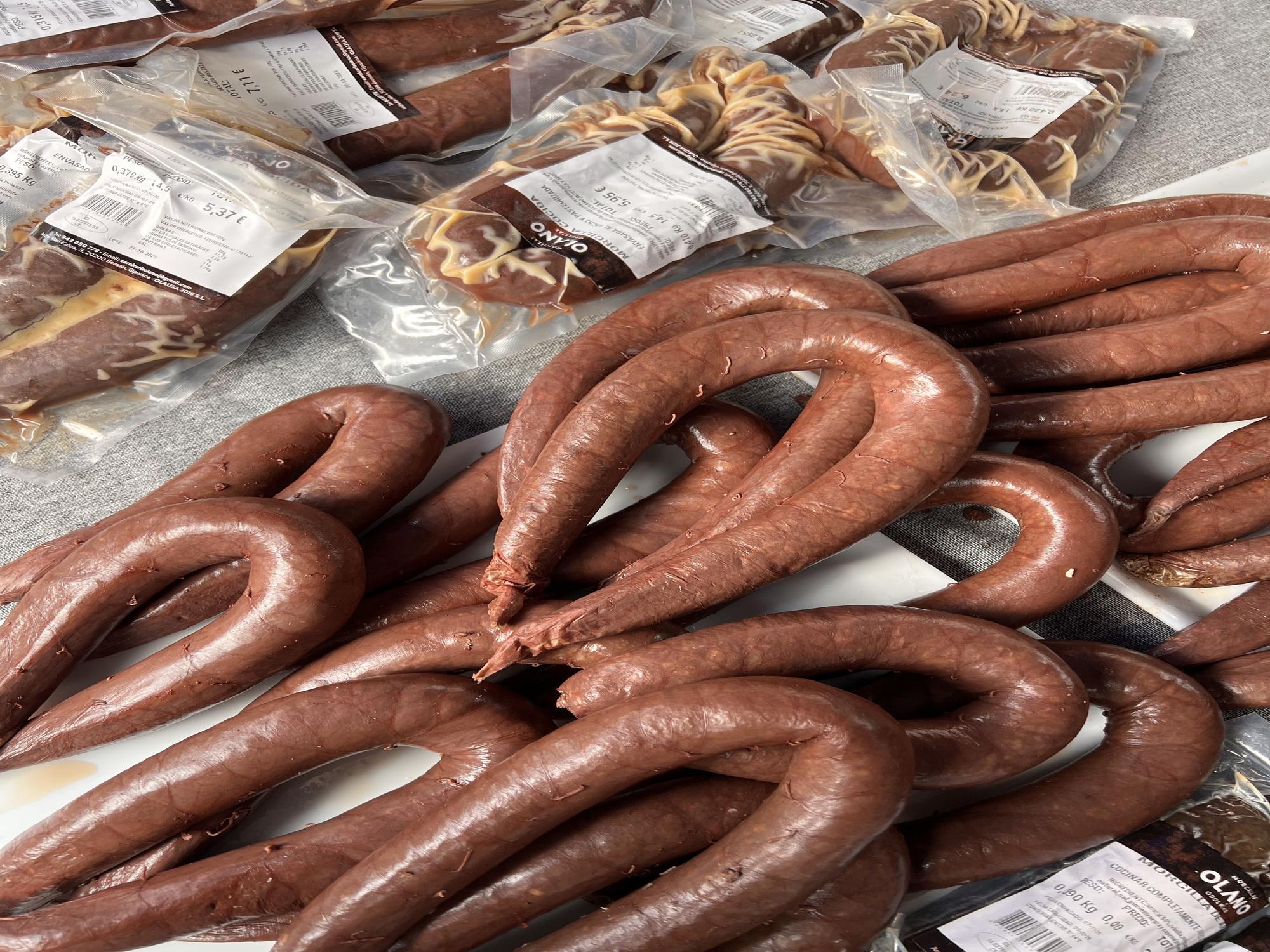 Pese a la lluvia, Beasain disfruta de su morcilla