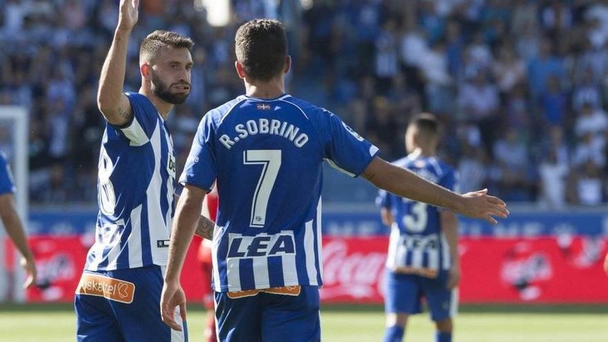 Borja Bastón y Rubén Sobrino fueron los autores de los dos goles que dieron la primera victoria del curso al Deportivo Alavés el pasado domingo ante el Espanyol.