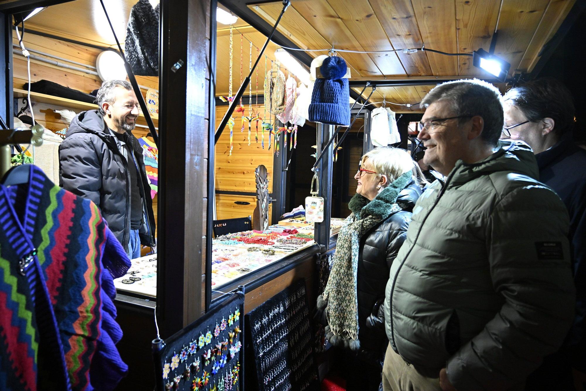 En imágenes: Luz, sonido y tradición, el mercado de Navidad de Bilbao abre sus puertas