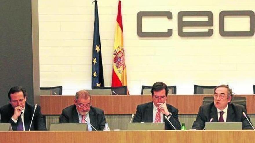 Rosell pide quitar más derechos a los indefinidos tras las elecciones