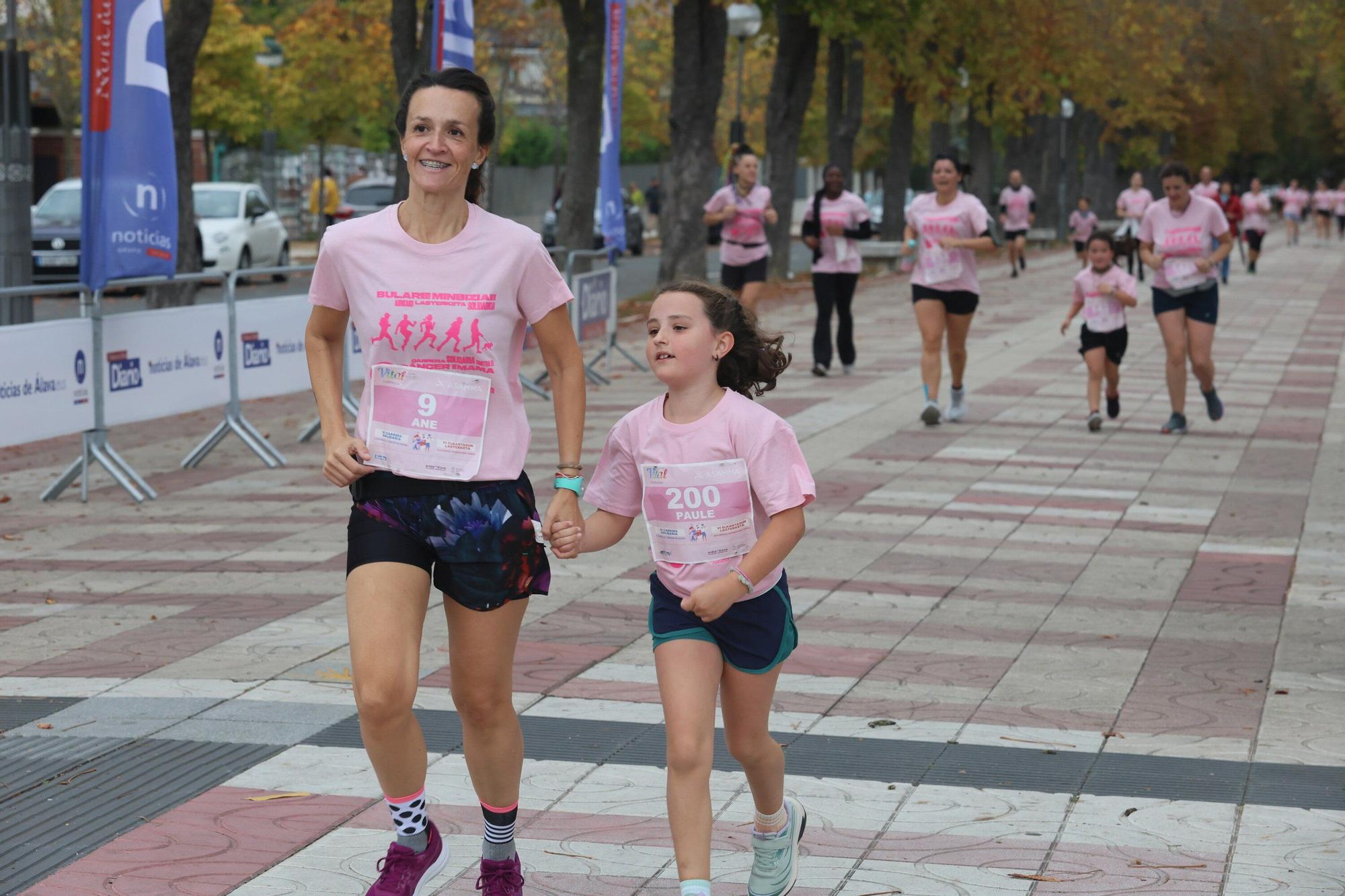 En imágenes: Vitoria se vuelca con la VI Carrera Solidaria contra el Cáncer de Mama