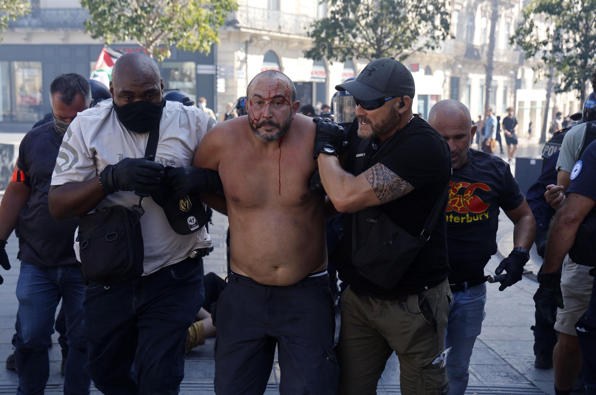 Casi 300 detenidos en una jornada de movilizaciones y bloqueos en Francia