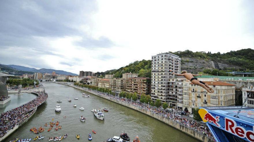 Bilbao repartirá tres plazas para el &#039;Red Bull Cliff Diving&#039; de 2016
