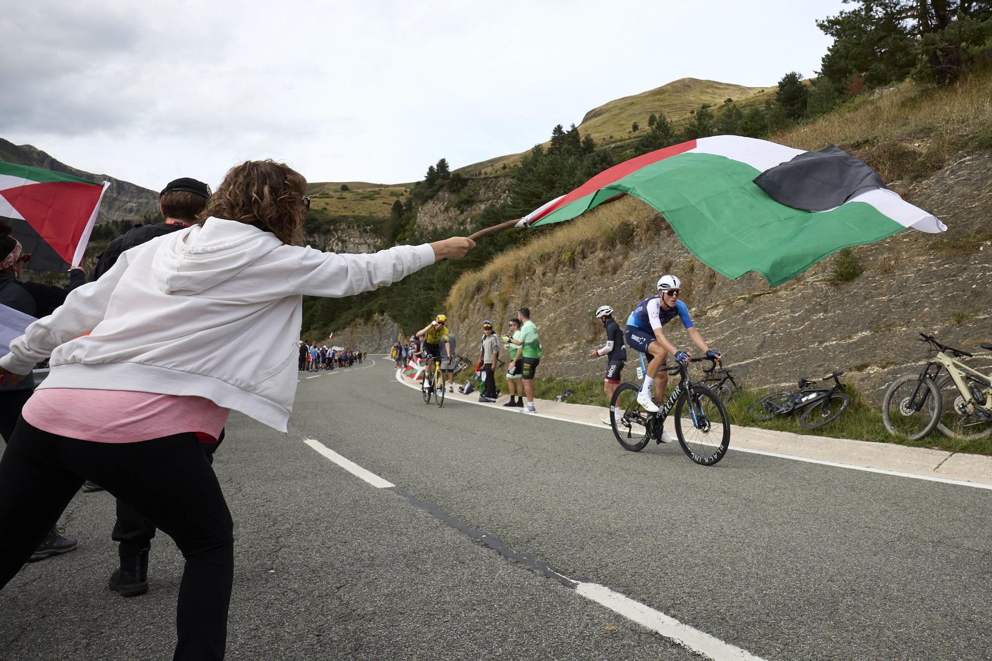 Fotos de la etapa navarra de La Vuelta 25 entre Sendaviva y Larra - Belagua