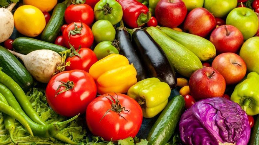 Adiós a la hinchazón en la menopausia: estos alimentos "aspiradores hormonales" serán tus aliados, según Boticaria García